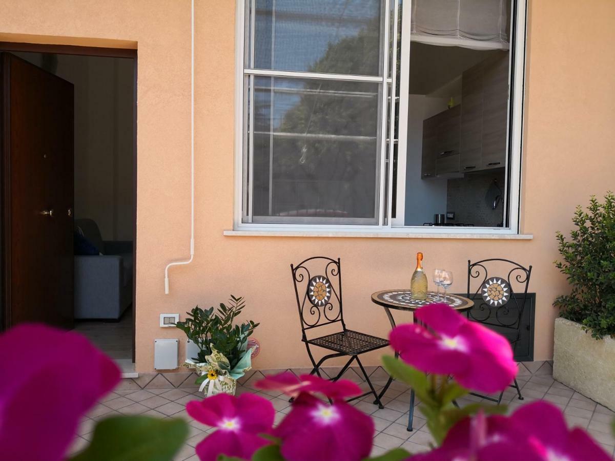 Tiny House Naxos Hotel จีอาร์ดีนี นักซอส ภายนอก รูปภาพ