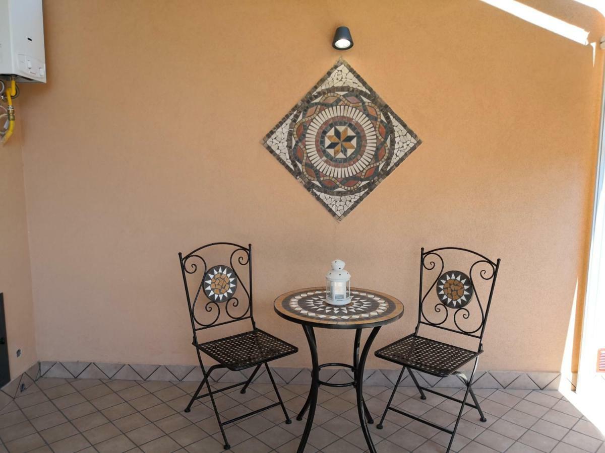 Tiny House Naxos Hotel จีอาร์ดีนี นักซอส ภายนอก รูปภาพ